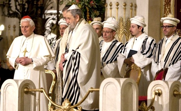 Papa Bento XVI na Sinagoga em Roma em 2010